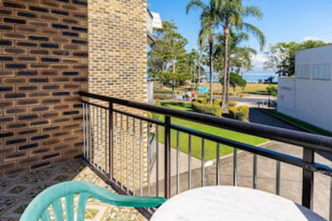 Great Location Close To Waterfront Shops Restaurants & Cafes. - Accommodation Redcliffe 0