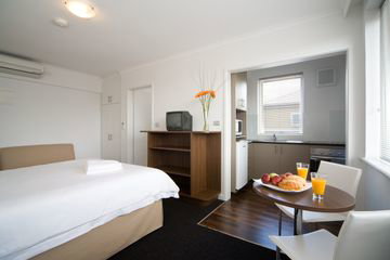Easystay Studio Apartments - Accommodation Redcliffe 3
