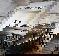 Plough Hotel - Accommodation Redcliffe