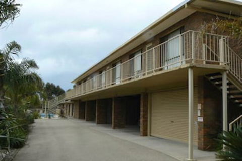 Allambi Holiday Apartments - Accommodation Redcliffe 3