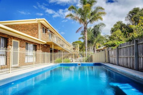 Allambi Holiday Apartments - Accommodation Redcliffe 0