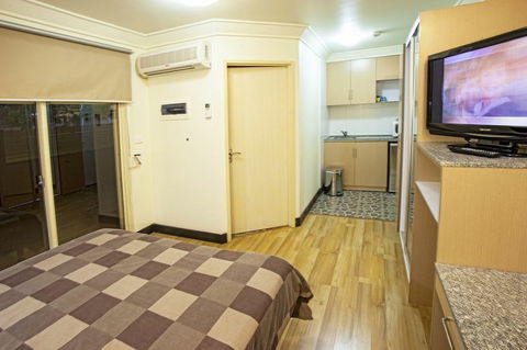 Cattrall Park Motel - Accommodation Redcliffe 2