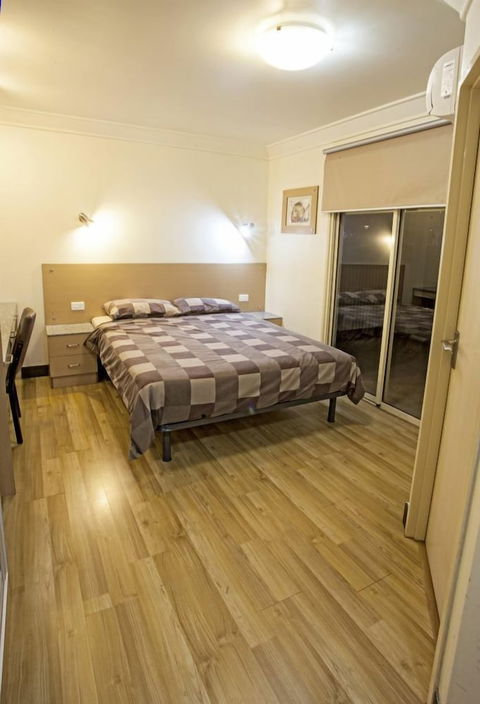Cattrall Park Motel - Accommodation Redcliffe 1