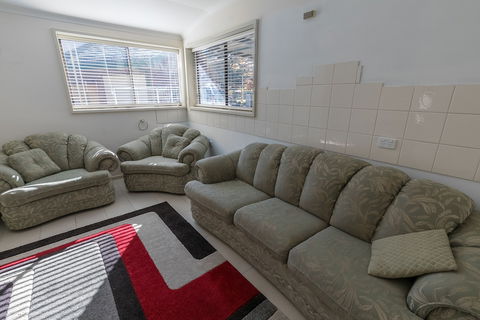 The Birch House - Silver Birches - Accommodation Redcliffe 6