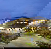 The Coast Motel - Accommodation Redcliffe