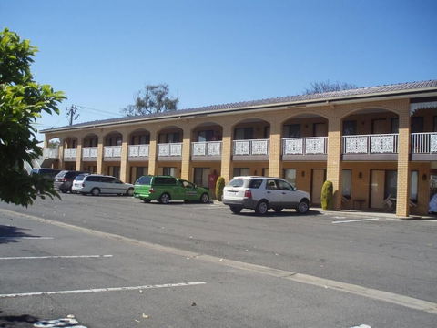 Lakeview Motel - Accommodation Redcliffe 0