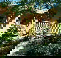 Meredith House - Accommodation Redcliffe