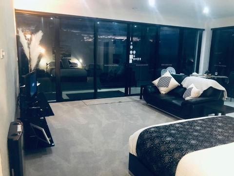 Sheer Pleasure Accommodation - Accommodation Redcliffe 2