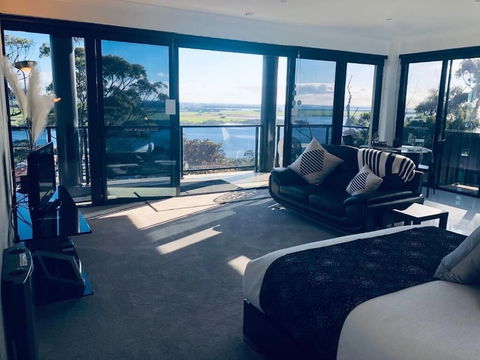 Sheer Pleasure Accommodation - Accommodation Redcliffe 4
