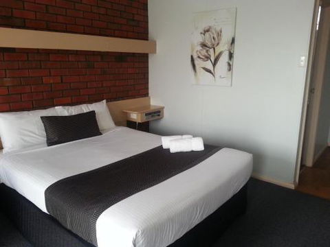 Big Valley Lakeside Paradise Motor Inn - Accommodation Redcliffe 2