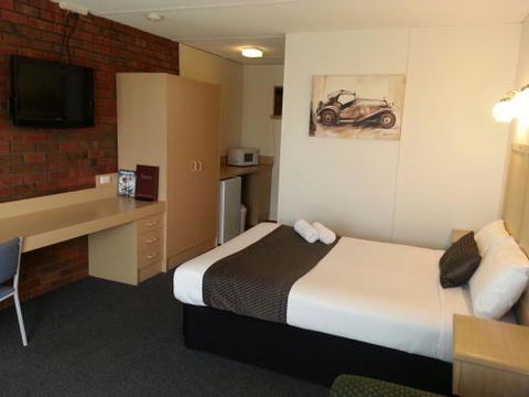Big Valley Lakeside Paradise Motor Inn - Accommodation Redcliffe 1