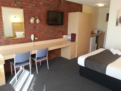 Big Valley Lakeside Paradise Motor Inn - Accommodation Redcliffe 3