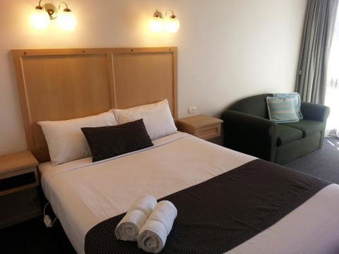 Big Valley Lakeside Paradise Motor Inn - Accommodation Redcliffe 6