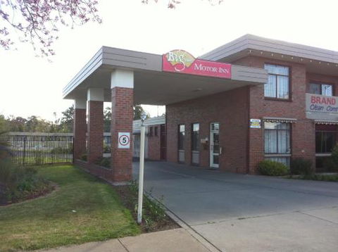 Big Valley Lakeside Paradise Motor Inn - Accommodation Redcliffe 0