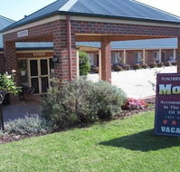 Poachers Paradise Motel - Accommodation Redcliffe