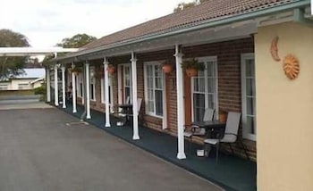 George Bass Motor Inn - Accommodation Redcliffe 0