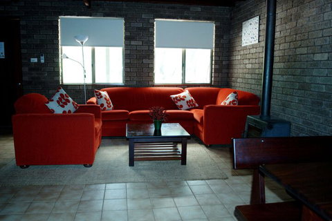 Caves Road Chalets - Accommodation Redcliffe 2