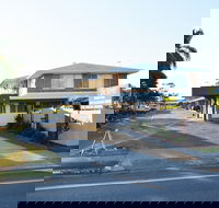 Rover Holiday Units - Accommodation Redcliffe