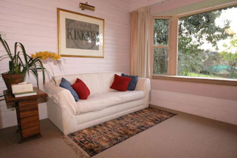 Hermitage Cottage - Accommodation Redcliffe 1