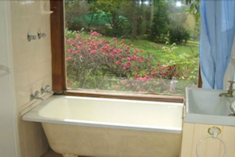 Hermitage Cottage - Accommodation Redcliffe 5