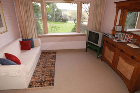 Hermitage Cottage - Accommodation Redcliffe 7