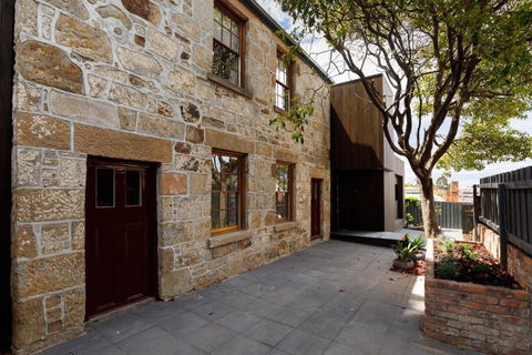 Blue Magnolia - Accommodation Redcliffe 1