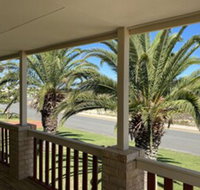 Whispering Palms - Accommodation Redcliffe