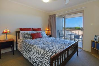 Pacific Royale Holiday Apartment 313 - Accommodation Redcliffe 6