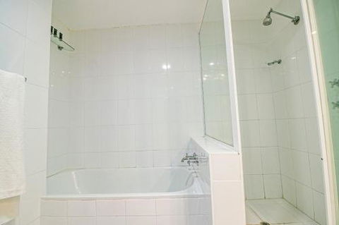Opal Cove Resort - Accommodation Redcliffe 2