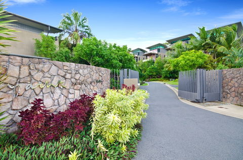 Yacht Club Villa 33-Serenity-Ocean Views With Golf Buggy - Accommodation Redcliffe 1