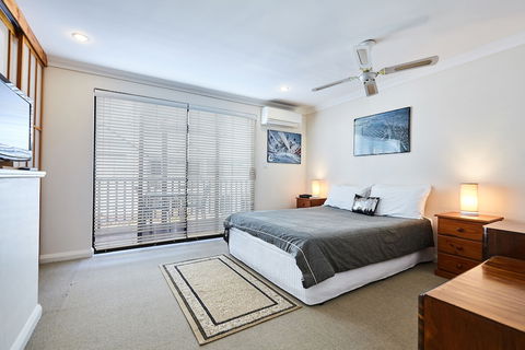 Fremantle Townhouse Unit 5 - Accommodation Redcliffe 5