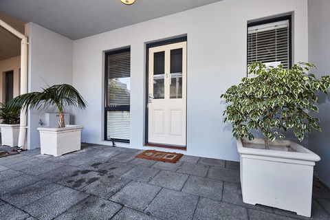 Fremantle Townhouse Unit 5 - Accommodation Redcliffe 0