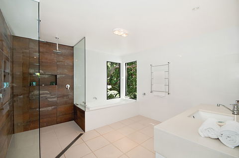 A PERFECT STAY - The Hawk At Wategos - Accommodation Redcliffe 5