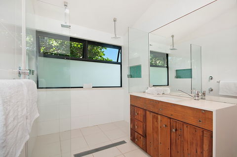 A PERFECT STAY - The Hawk At Wategos - Accommodation Redcliffe 4