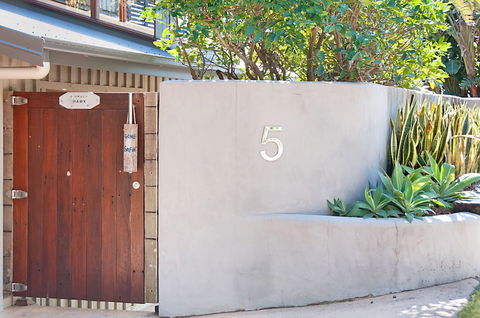 A PERFECT STAY - The Hawk At Wategos - Accommodation Redcliffe 0