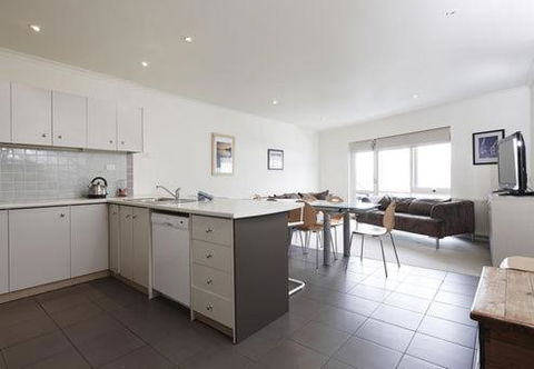 Whistler 2 - Accommodation Redcliffe 4