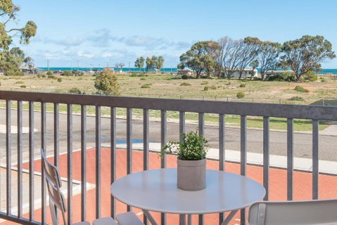 Jurien Bay Motel Apartments - Accommodation Redcliffe 1