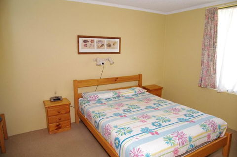 Beachfront 1 25 Willow Street - Accommodation Redcliffe 5