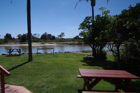 Beachfront 1 25 Willow Street - Accommodation Redcliffe 4