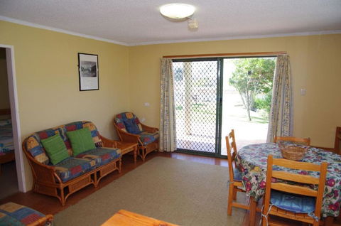 Beachfront 1 25 Willow Street - Accommodation Redcliffe 2