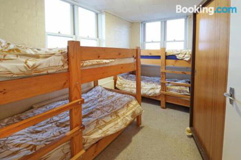 Beehive 9 - Accommodation Redcliffe 4