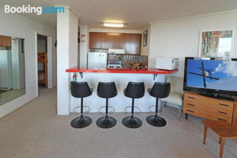 Beehive 9 - Accommodation Redcliffe 2