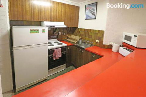 Beehive 9 - Accommodation Redcliffe 3