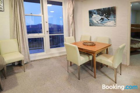 Beehive 9 - Accommodation Redcliffe 1