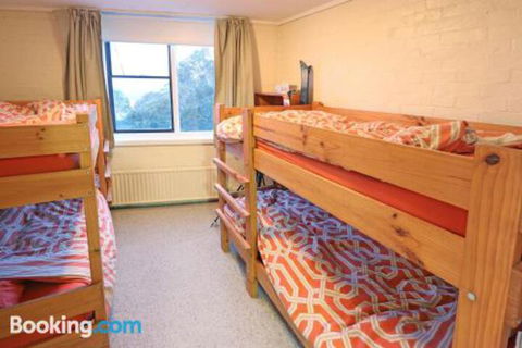 Beehive 9 - Accommodation Redcliffe 0
