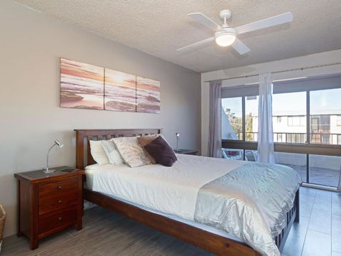 2 The Dunes 38 Marine Drive Pool Tennis Court & So Close To The Beach - Accommodation Redcliffe 4