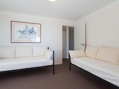 The Whale Watcher 1 / 6 Birubi Lane Waterfront Unit With Stunning Views Level Access - Accommodation Redcliffe 6