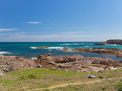 The Whale Watcher 1 / 6 Birubi Lane Waterfront Unit With Stunning Views Level Access - Accommodation Redcliffe 5