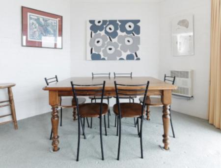 Beehive 14 - Accommodation Redcliffe 3