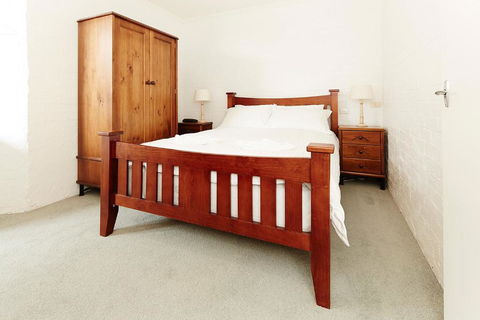 Beehive 14 - Accommodation Redcliffe 6